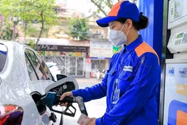 Giá xăng tăng lần thứ ba liên tiếp
