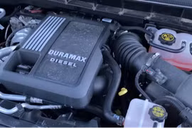 Có thể dùng nước làm mát thường cho động cơ diesel không?