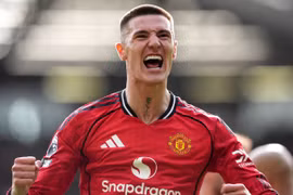 Bảng xếp hạng Ngoại hạng Anh mới nhất: Arsenal gieo sầu cho Chelsea, MU bứt tốc