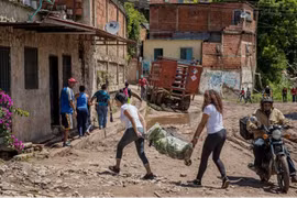 Kinh tế Venezuela nỗ lực dựa vào dầu mỏ và ngân hàng để thoát khỏi suy thoái kéo dài