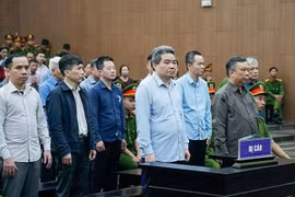 Nhận hối lộ 200.000 USD, cựu Thứ trưởng Hoàng Văn Thắng lĩnh án 4 năm tù