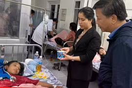 46 học sinh nhập viện sau khi ăn bánh mì, nghi ngộ độc thực phẩm ở Quảng Trị
