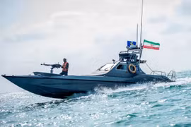 Ông Trump ra lệnh cho quân đội Mỹ 'bắn hạ' các tàu nhỏ của Iran