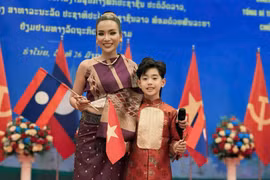 Bùi Khâu Minh Triết - Nam vương Nhí Thế giới duy nhất được lựa chọn tham gia chương trình nghệ thuật đón tiếp Lãnh đạo cấp cao Lào