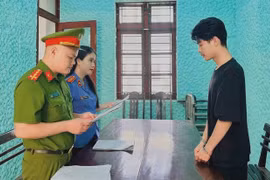 Khởi tố hai mẹ con mượn 4 xe máy của hàng xóm đem đi cầm cố