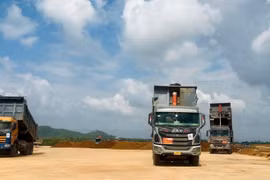 Công an tỉnh Gia Lai siết chặt hơn 300 xe ben phục vụ dự án sân bay Phù Cát