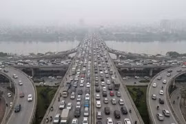 Giao thông Hà Nội sáng 12/2: Ngã Tư Sở, cầu Thanh Trì ùn tắc kéo dài