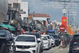 Mùng 4 Tết Bính Ngọ: Quốc lộ 1A gần cao tốc Đà Nẵng - Quảng Ngãi ùn tắc kéo dài