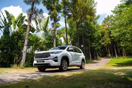 Giảm giá niêm yết xe hybrid Toyota Innova Cross HEV