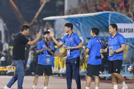 Điểm tin thể thao 8/4: HLV Kim Sang Sik chia tay 'phó tướng', tứ kết Champions League lại sôi sục đêm nay