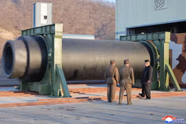 Ông Kim Jong Un giám sát cuộc thử nghiệm động cơ tên lửa mới