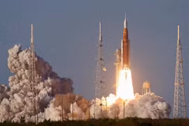 NASA phóng tên lửa đưa con người trở lại quỹ đạo Mặt trăng