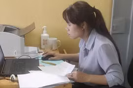 Nhân viên trường học: 'Nhàn' trong mắt người ngoài, nặng gánh trong thực tế