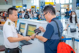 Thắt chặt quy trình soi chiếu tại cảng hàng không quốc tế Nội Bài