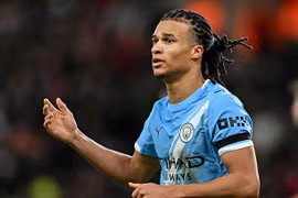 Barcelona chạy đua giành Nathan Ake nhằm khỏa lấp khoảng trống của Christensen