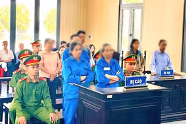 Bố mẹ lĩnh án 12 năm tù vì bán con gái 14 tuổi sang Trung Quốc lấy chồng