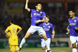 Bùng nổ trong hiệp hai, Hà Nội FC đại thắng SLNA trên sân nhà
