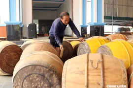 Rộn ràng làng nghề làm trống dịp cuối năm