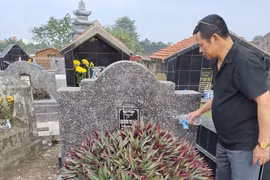 Mời ông bà về ăn Tết