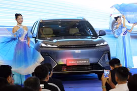 Geely EX5 EM-i hybrid giá gần 1 tỷ đồng ra mắt thị trường Việt Nam