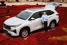 Doanh số Toyota tháng 3 tăng đột biến, xe hybrid bùng nổ