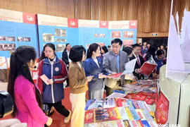 Khi những trang báo mở ra giữa lòng xuân