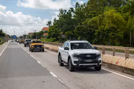 So sánh lợi thế và bất lợi của xe bán tải với ô tô con và xe tải thông dụng