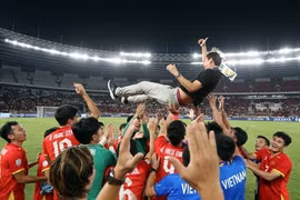 HLV Kim Sang Sik lập hat-trick danh hiệu lịch sử: Báo Indonesia ngả mũ trước bóng đá Việt Nam