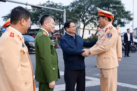 Thủ tướng kiểm tra, động viên các lực lượng công an ứng trực dịp Tết