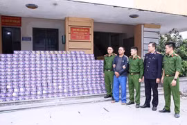 Tuyên Quang: Trao thưởng ban chuyên án phá đường dây buôn bán hàng cấm xuyên biên giới