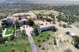 Bang New Mexico khám xét 'trang trại Epstein'