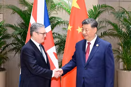 Thủ tướng Anh thăm Bắc Kinh, nói không chọn phe giữa Mỹ và Trung Quốc