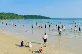 Quảng Ninh đón 600.000 lượt khách trong 2 ngày nghỉ lễ 30/4 và 1/5