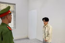Sự thật đằng sau "cô đồng" trăm ngàn follow chuyên xem bói, cho số đề