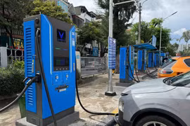 Mô hình trạm sạc tích hợp tại bến xe tạo thuận lợi cho tài xế dịch vụ