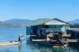 Những phận đời tha hương lênh đênh trên lòng hồ Sê San và khát khao được an cư