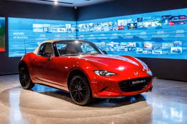 Xe mui trần Mazda MX-5 2026 nhận cọc tại Việt Nam, giá gần 1,4 tỷ đồng