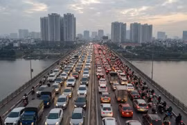 Giao thông Hà Nội chiều 2/2: Xe xếp hàng dài tại Vĩnh Tuy, Lê Trọng Tấn