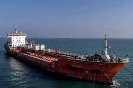 Vì sao Mỹ nới lỏng trừng phạt một số kho dự trữ dầu của Iran?
