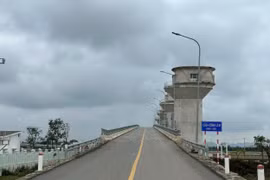 Thanh Hóa: Thông xe cầu thủy lợi sông Lèn