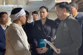 Phó Thủ tướng Trần Hồng Hà thăm hỏi, động viên gia đình các nạn nhân vụ chìm tàu trên hồ Thác Bà