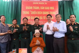 Gia Lai: Bão lũ đi qua, tình quân – dân còn mãi trong những mái nhà kiên cố