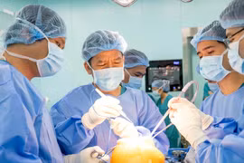 Đi thang bộ mỗi ngày, nam thanh niên 32 tuổi bị hỏng khớp gối