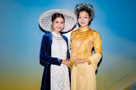 Hoa hậu Nguyễn Thanh Hà trình diễn áo dài, lan tỏa thông điệp ‘phát triển bền vững’
