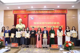Hội Nhà báo Phú Thọ trao giải báo chí, phát động cuộc thi 'Phú Thọ vững bước đi lên'