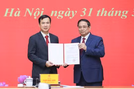 Thủ tướng Phạm Minh Chính trao quyết định bổ nhiệm Giám đốc Đại học Quốc gia Hà Nội