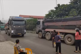 Xã Lương Sơn, Phú Thọ: Người dân chặn đường ngăn đoàn xe trọng tải lớn "quần thảo" ngày đêm