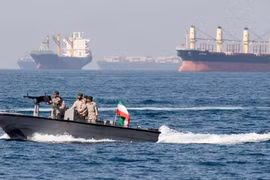 Tàu chở dầu Ấn Độ bị tấn công khi đi qua eo biển Hormuz