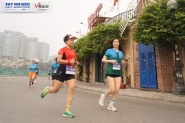 Runner bất ngờ gục ngã ở những mét cuối, báo động hiểm họa tim mạch của phong trào chạy bộ