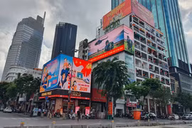 TP Hồ Chí Minh rực rỡ cờ hoa, sẵn sàng cho 'Ngày hội non sông'